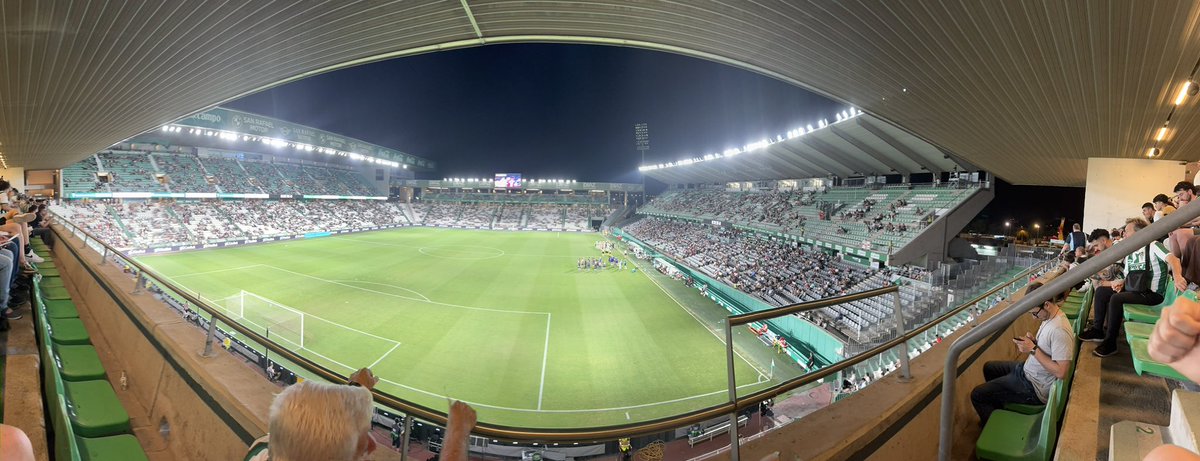 Maxfdez007's tweet photo. @CordobaCF_ofi Ja ja ja ja No sabía que los tornos pueden "doparse". Foto real de la asistencia......el número "oficial" es difícil de creer viendo los espacios sin ocupar por los aficionados 😁 https://t.co/6RV9OfXcvR