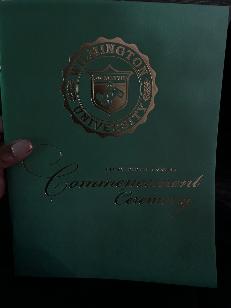 capriiii_'s tweet photo. ✌🏾 Degree’s Hotter 🔥
#MasteredIt 🎓 https://t.co/yjw4lanNCf