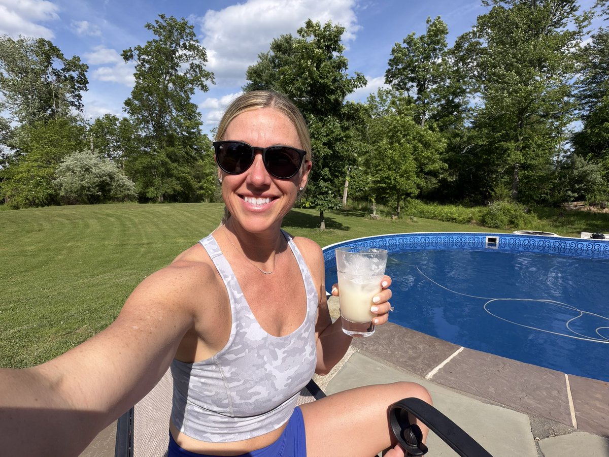 MrsBurns231's tweet photo. Signs of Summer ☀️ #enjoythejourney #poolsopen #fitleaders #lovewhereyoulive https://t.co/TJKsW2xmew