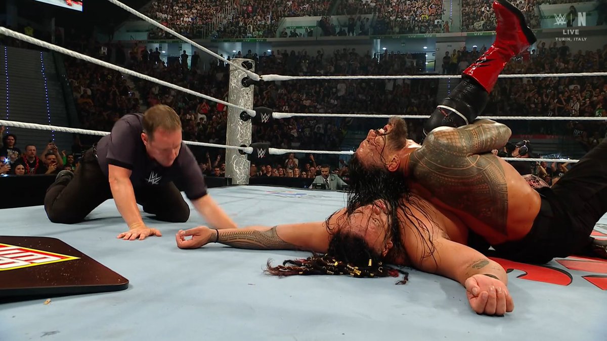 LeTempleDuCatch's tweet photo. 🚨 Roman Reigns a remporté son match de championnat face à Jacob Fatu dans le Tribal Combat Match, et conserve son titre de champion poids lourd ! #WWEClash https://t.co/1QRcjc1VQq