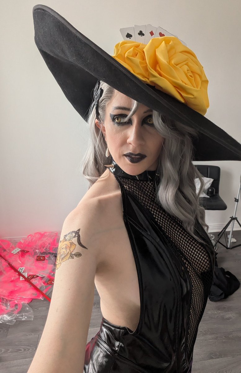 CrystAAHHL's tweet photo. Had the most insane photoshoot today I CANNOOOTTT wait to show you guys!! 
Get ready for a ton of spam! https://t.co/ioE4x97X8Z