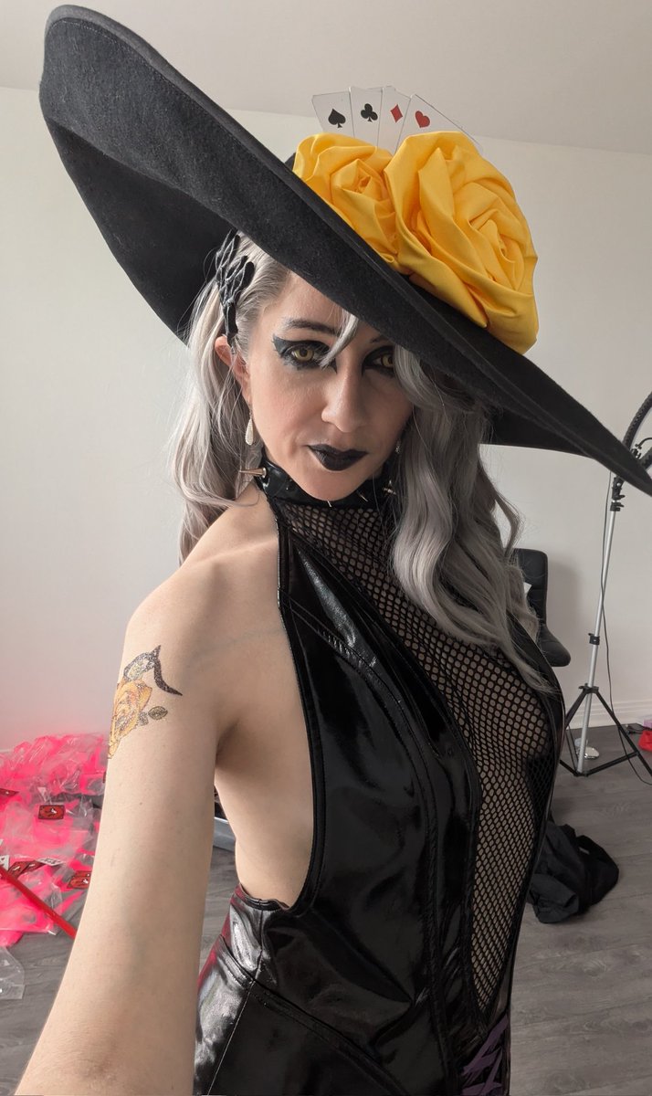 CrystAAHHL's tweet photo. Had the most insane photoshoot today I CANNOOOTTT wait to show you guys!! 
Get ready for a ton of spam! https://t.co/ioE4x97X8Z