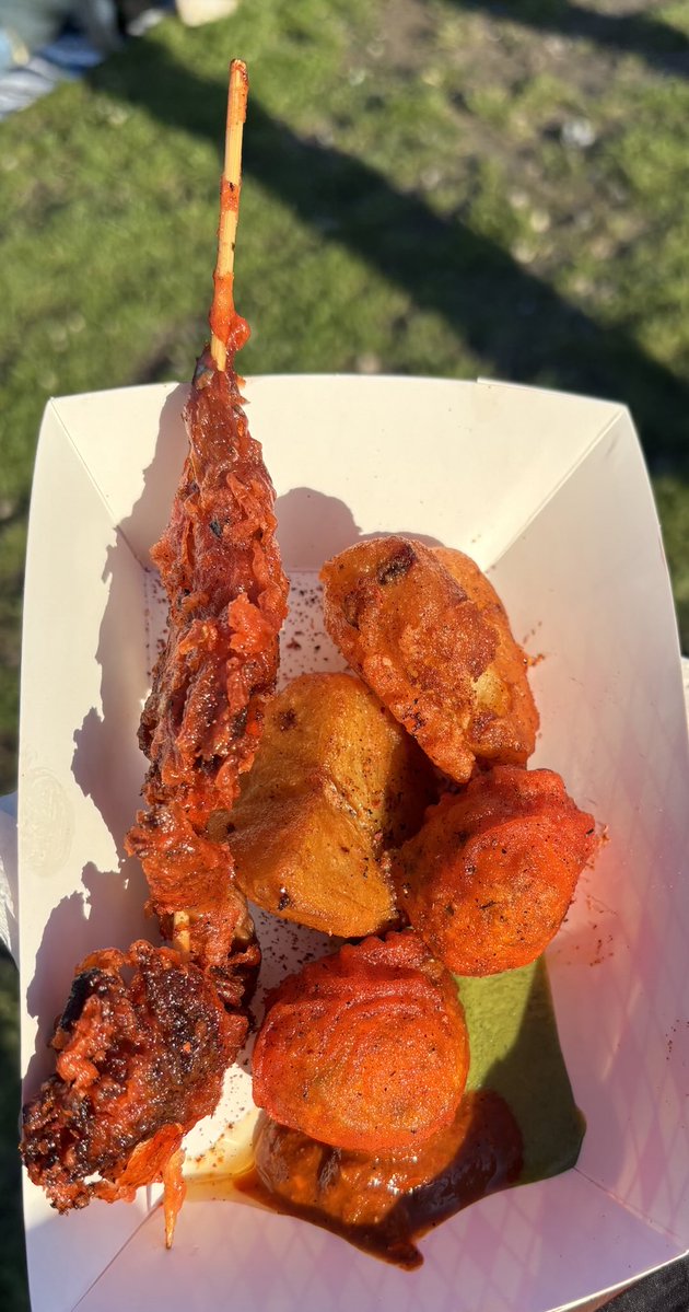 BeckermanJosh's tweet photo. Queens Night Market featuring Kathmandu’s veg combo, pepper pot from Lexie’s, a Mamala knish and the eponymous offering from Bolonito. https://t.co/t1NsBOBzYn