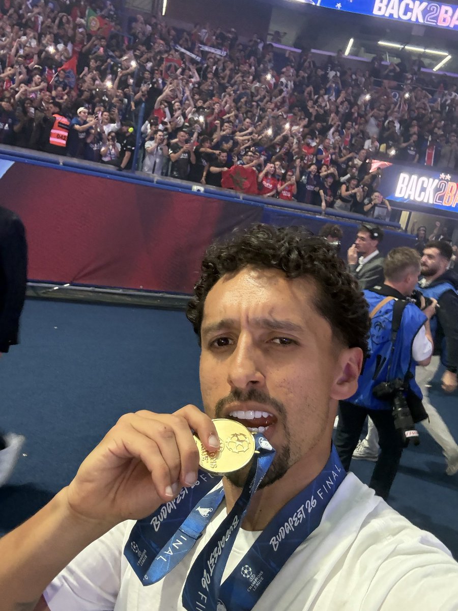 ActuFoot_'s tweet photo. CHAMPIONS MON FRÈRE. 🥇 https://t.co/hEe1nSGxW1
