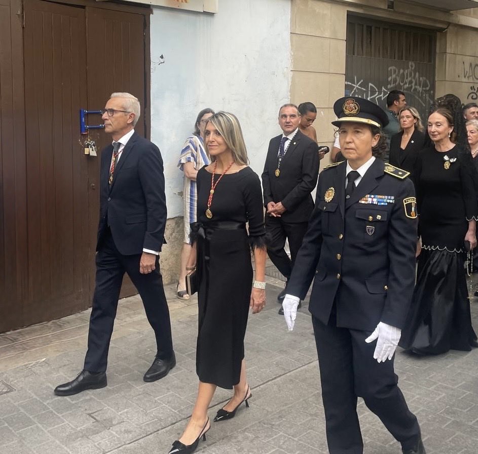 MncGCS's tweet photo. Como manda la tradición, el Cristo de Sant Bult no puede permanecer +24h en un mismo templo, por lo que esta tarde ha salido en procesión para ser alzado en la Plaza de Sant Bult, donde quedará instalado hasta mañana.

La tradición sigue muy viva en La Xerea.

@sant_bult https://t.co/6jiFi56HYF