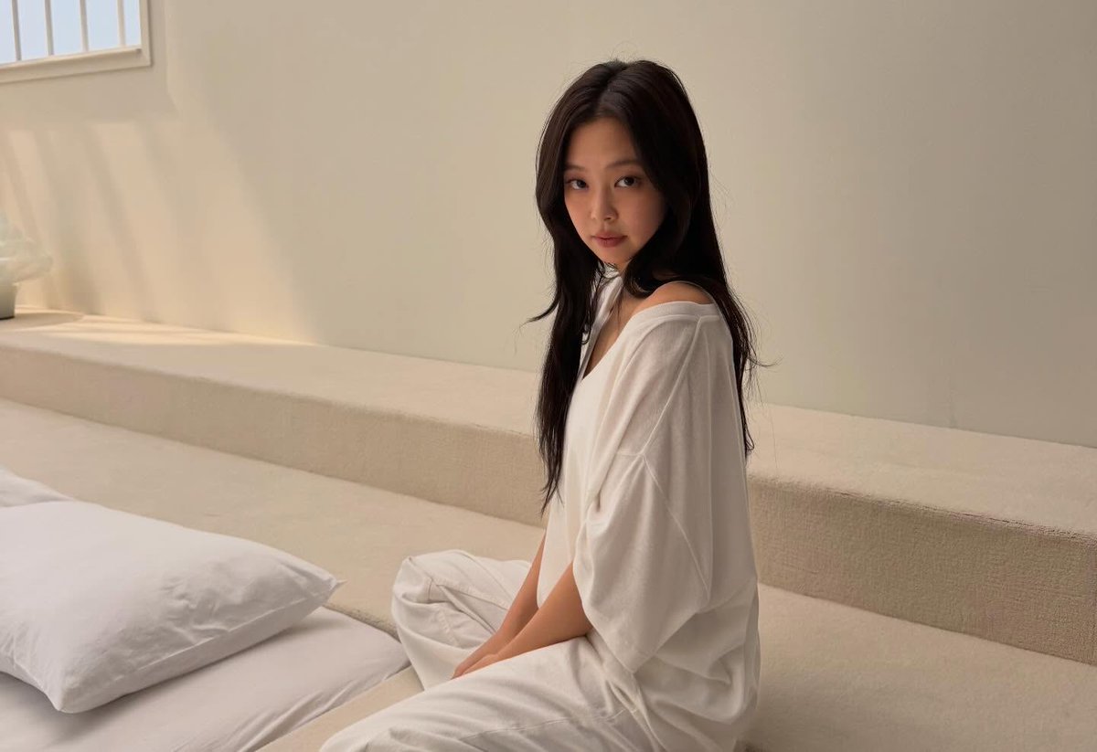 jenniekimbrasil's tweet photo. 📲 NINISTAGRAM| jennierubyjane (1/2)

“@.vaselinebrand”

#JENNIE #제니 @jennierubyjane https://t.co/rFDop9dknR