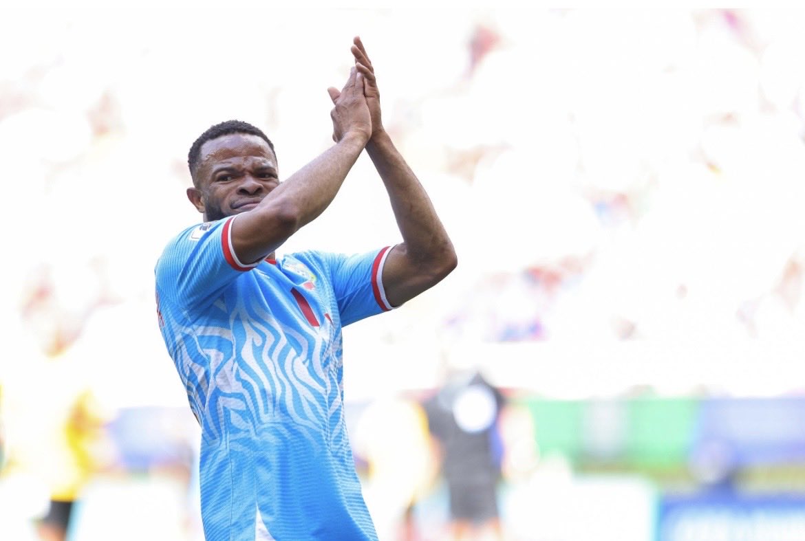 KBoteba's tweet photo. MESCHACK ELIA est-il une légende des Léopards 🇨🇩 ?
Pour moi, oui. Malgré certaines limites techniques, son engagement, sa régularité et son impact en sélection font de lui l’une des figures marquantes de l’histoire  des Léopards. https://t.co/LHZ9IEeO3p