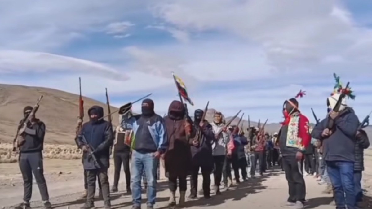 federicoalves's tweet photo. CONFLICTO CIVIL ÉTNICO EN BOLIVIA.
Por motivación racista: Indígenas aimaras racistas fascistas en Bolivia buscan derrocar a presidente Paz (que no es aimara ) @Ofiprebo 
El mundo debe estar alerta a Bolivia cuyos indígena aimaras (1.500.000 de 13.000.000 de población) buscan imponer un estado marxista indianista aimara totalitario.
Odian a criollos, blancos, y a otras agrupaciones etnicas.
Ya controlan el occidente boliviano (La Paz, Alto y Oruro).
Una fuerza militar multinacional de Perú, Ecuador, Chile podrían ayudar a estabilizar el occidente indígena aimara boliviano.
Es urgente.
El conflicto ya se le fue de las manos al gobierno constitucional boliviano.

@ONUHumanRights
@FerCerimedo_ok 
@ZamoraLiebers 
@EmbEUAenBolivia 
@presidenciacr 
@gabrielabolivia 
@RepCarlos 
@RepMariaSalazar 
@ClauSorucopress 
@correodelsurcom 
@CachoHerreraLP 
@tuffiare 
@cdellien 
@agusantonetti 
@AgustinLaje 
@AdrianaMiraSV 
@miguelcgangel 
@MiguelVelarde 
@Prisi41Quiroga 
@AleSerrate 
@MFUENTELSAZ 
@MauricioPorrasC 
@DonGonchi
