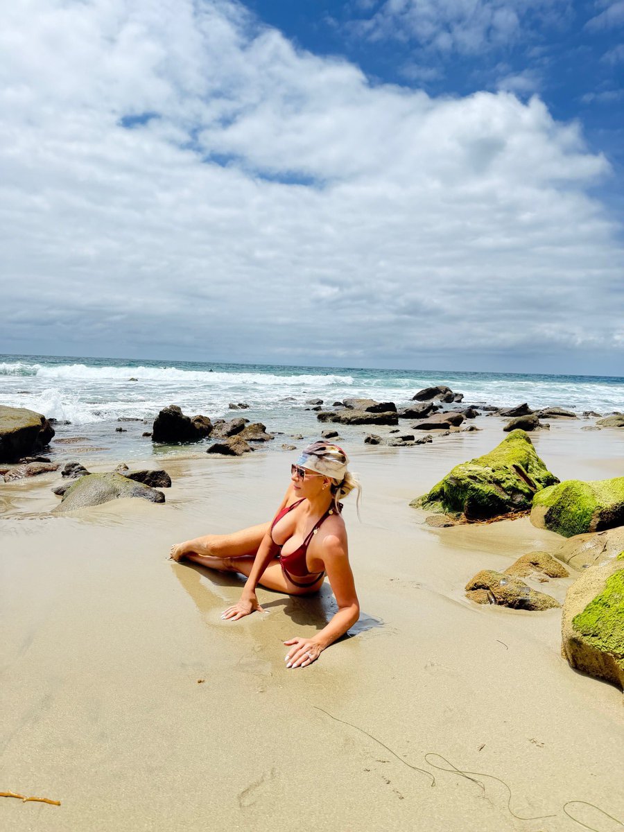 PassionAndClass's tweet photo. Salt on my skin, trouble on my mind. 🌊✨

#SeductiveSunday https://t.co/bu7uZLwQRa