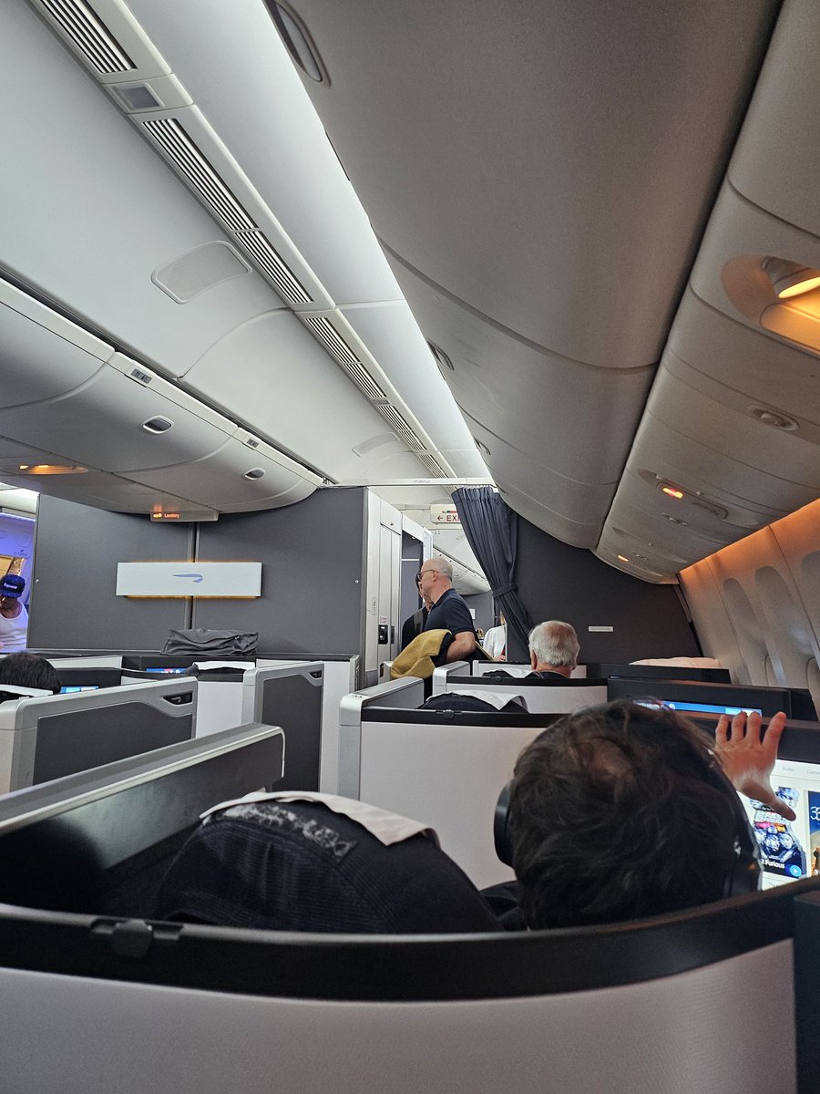 bergems's tweet photo. Volviendo despues de la reunion de directorio de @INPACT_Global y unos días con esposa, hija y yerno en Escocia.
Esposa se quedó, asi que vuelvo solo con bastante para leer en el viaje.
1-Proyecto de Ley de Sociedades.
2-Encíclica Magnifica Humanitas del Papa Leon XIV. https://t.co/8wIGACZ4cX