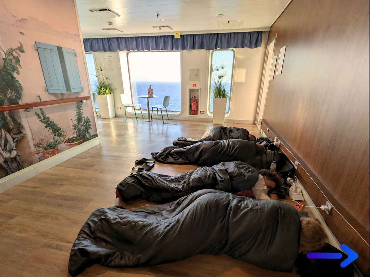 OFCIFR's tweet photo. Journée 10 au ferry: fatigue, puis lever du soleil en mer. Objectif Rome, mais distance et lassitude nous font choisir Naples/Pompéi. Deux heures intenses dans une ville figée par le Vésuve, vivante par l’étude et les traces humaines. https://t.co/EXBI6DYA1v