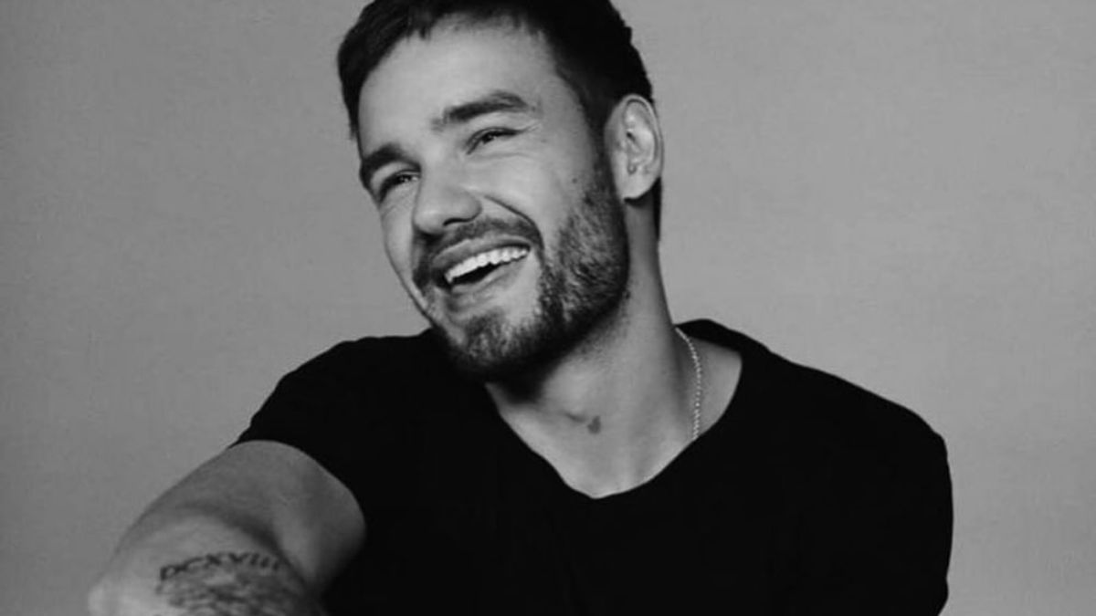 sweetmotivs's tweet photo. HOW did Liam end up with all of those injuries? HOW could he fall over the balcony when he couldn’t even stand up? HOW could he miss an entire metal bar in direct route of his fall, but somehow hit his head on a concrete base that was nowhere near where he landed? WHAT HAPPENED TO LIAM PAYNE? WHO DID THIS TO HIM? 

#JusticeForLiam #LiamPayneAppeal #WeWillNotBeSilenced #JusticeForLiamPayne @FiscalesGobAr @DSCairns @mauroszeta @TMZ @UKinArgentina @ArgentinaEmbCol