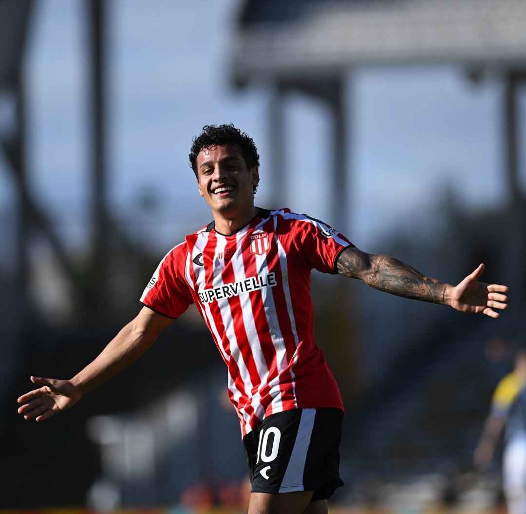 _matemansilla's tweet photo. Muy superior al resto. Crack de verdad. El jugador con más calidad del partido, por encima de Di María.

Tiago Palacios, fútbol total. https://t.co/lhKkjAPnlC