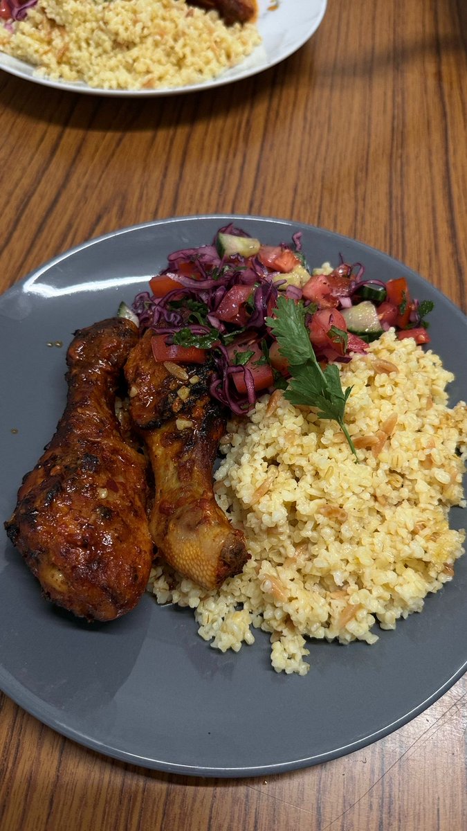 thechocolaterun's tweet photo. Tonight’s Drop-In was hosted by our friends at Integrated Support Services (ISS) serving guests with Chargrilled Chicken,  marinated in Salça with Turkish Bulgur with Orzo &amp; Turkish Shepherds Salad followed by homemade Marble Cake, Chocolate Sauce &amp; Fresh Strawberries!!! Wow!!😋 https://t.co/xEXfURh3m7