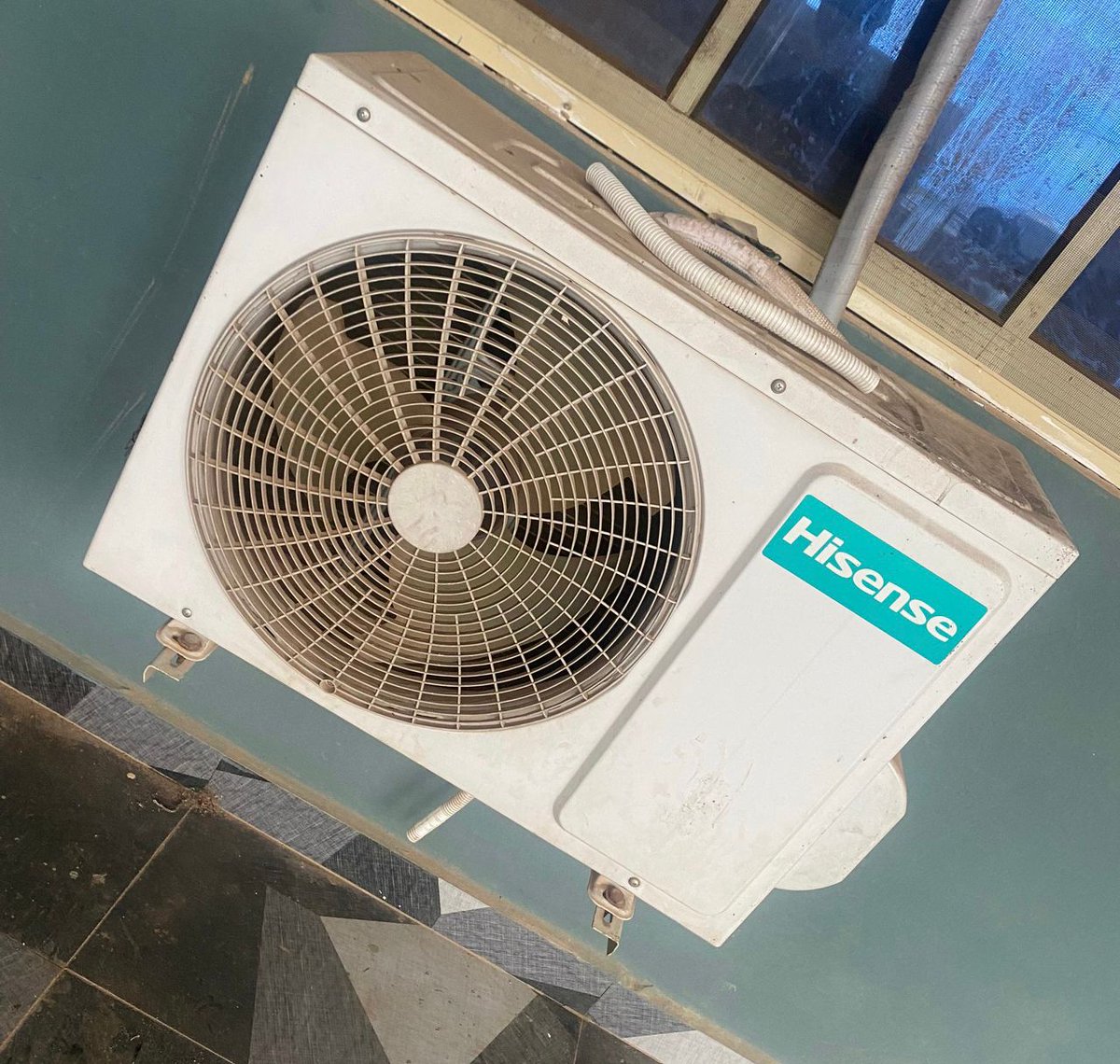 DeclutterbyGugu's tweet photo. ITEM: 1hp Hisense AC with kits &amp; Gas.

PRICE: 230k

LOCATION: Aregbe Aeokuta

DEFECT: NONE. https://t.co/R8amqcHnDV