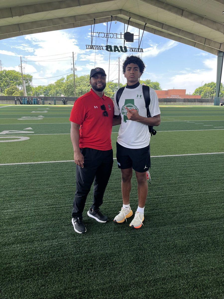 alejandrot2021's tweet photo. Had a great camp!
Thanks @UAB_FB for the opportunity!
@CoachMcNamara9 @CoachKGarver @j_lloyd5 @CarsenKapilovic @Alex_Mortensen_ @DbCoachJulian @Jacaricarterr @coacharnold06 https://t.co/ZIRnNenKez
