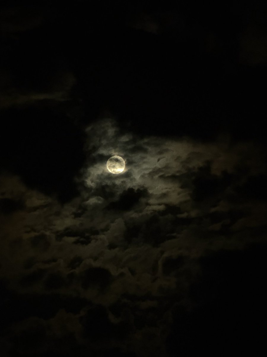 Tuncay6226's tweet photo. #moon https://t.co/cWCfhIMrfE