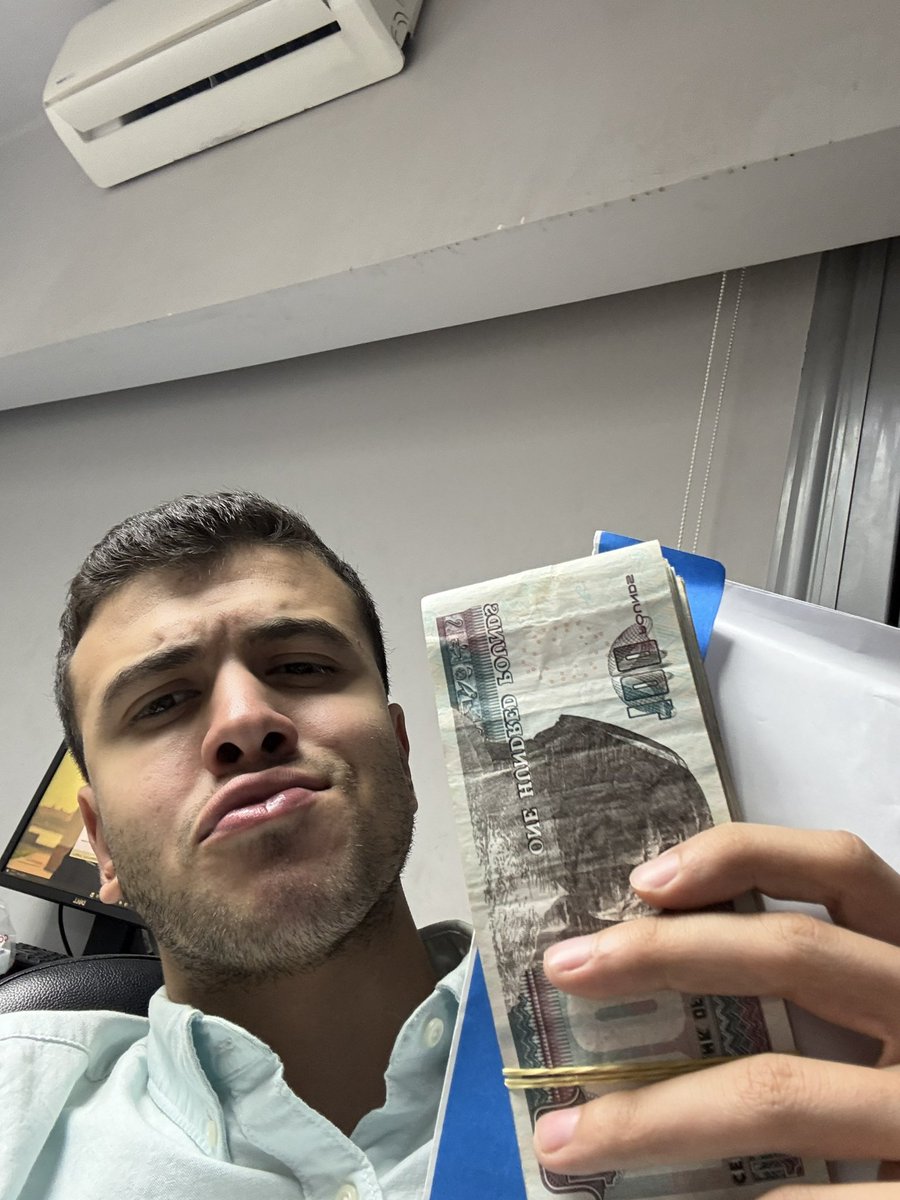 ahmedrafeek_'s tweet photo. وأخييييييرًا التويتة المنتظرة بالنسبالي 
جتلكوا يا بتوع تويتر بصورة أول مرتب ليا فحياتي https://t.co/ySR0He9SFq