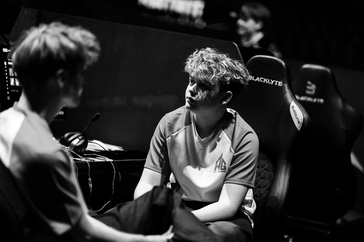 Darkslayer tweet media