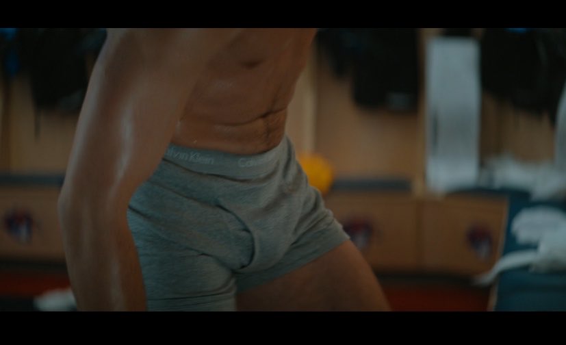 rosejjack's tweet photo. Da saga off campus vem aí: depois ver pela 918282 vez percebi que além de ter só uma jaqueta, o garrett pelo visto só tinha UMA cueca KKKKKKKK isso são 3 cenas diferentes https://t.co/AUL4qFjfLX