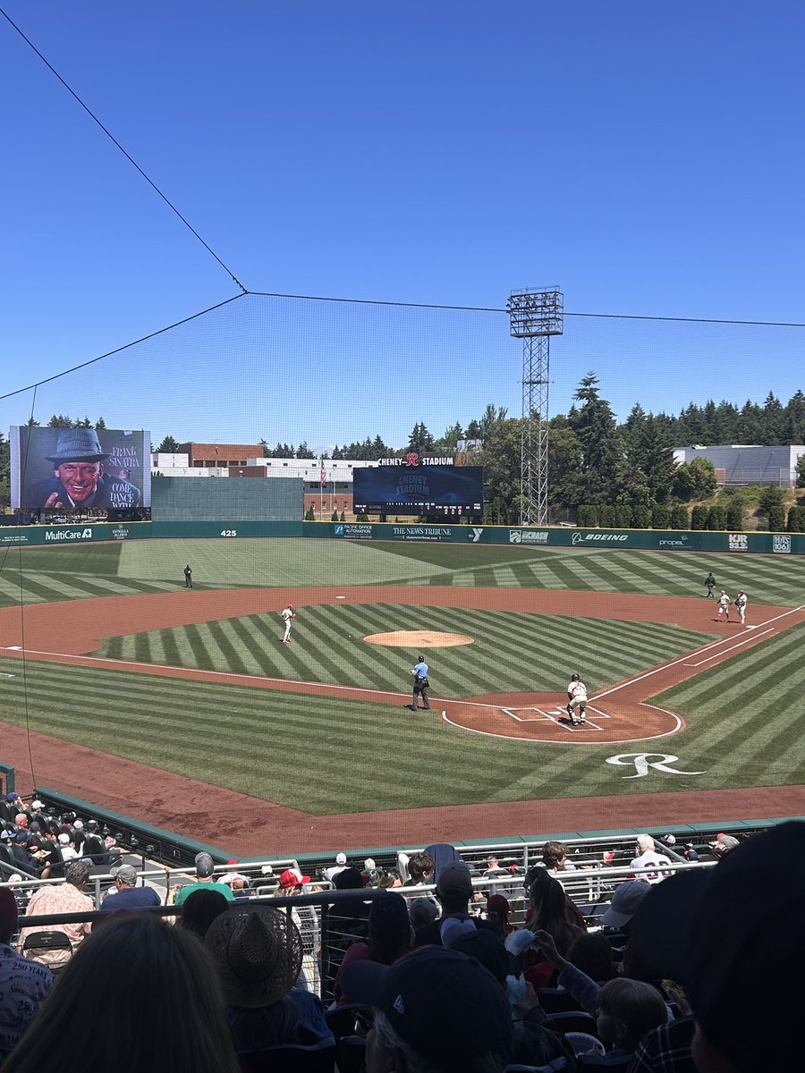 jeffthomas4's tweet photo. Great day for a ballgame. https://t.co/CvFtOXTwId