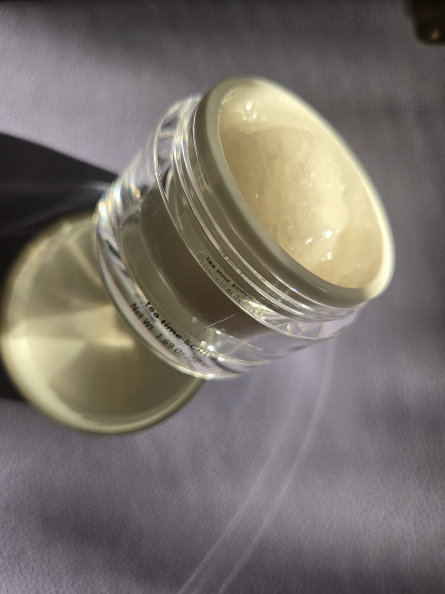 Keyeshia_'s tweet photo. 🍵 Your skin deserves a tea break too! 🫒
.
Meet 𝙏𝙚𝙖 𝙏𝙞𝙢𝙚 𝙎𝙘𝙧𝙪𝙗™, our green tea facial scrub that helps buff away dull skin for a fresher, smoother complexion.
.
Take a few minutes for yourself and enjoy the glow ✨️ Only at https://t.co/TZiTuEoao2 https://t.co/X4mmJdkzXw