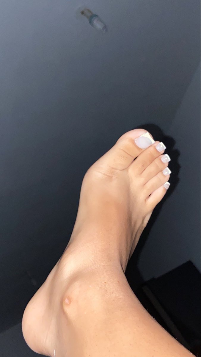PrivateNeiss's tweet photo. viens en DM pour vidéo personnalisée 
#soumis #domis #chudai #feet #dirtysocks https://t.co/IVIT583GAB