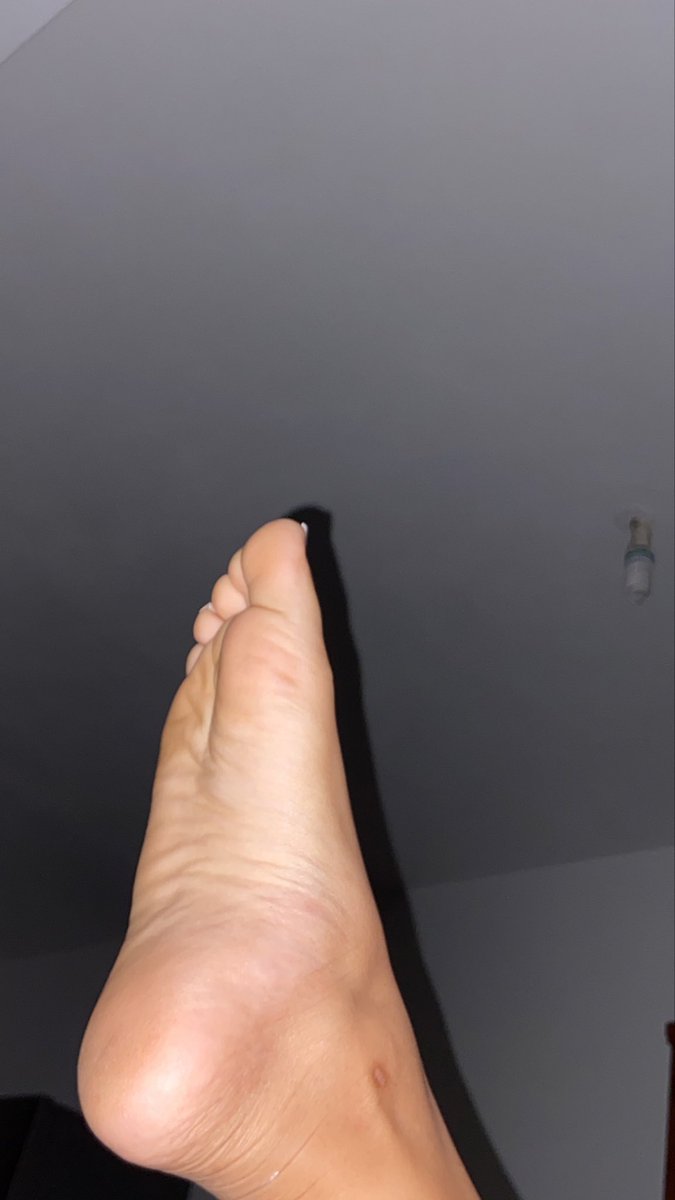 PrivateNeiss's tweet photo. viens en DM pour vidéo personnalisée 
#soumis #domis #chudai #feet #dirtysocks https://t.co/IVIT583GAB