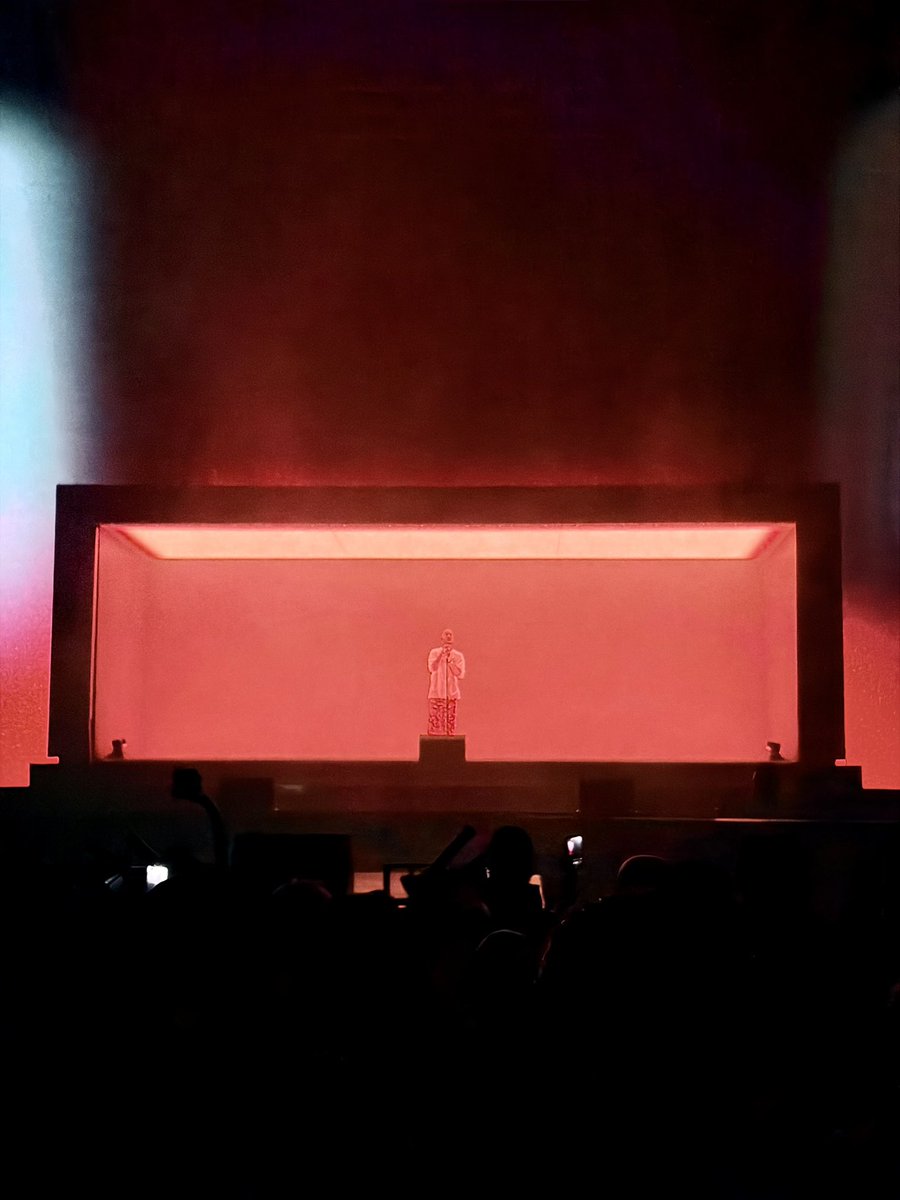elnolinol's tweet photo. @KiDCuDi phenomenal show at msg ❤️ #rebelragerstour https://t.co/x9JOgo6Sc0