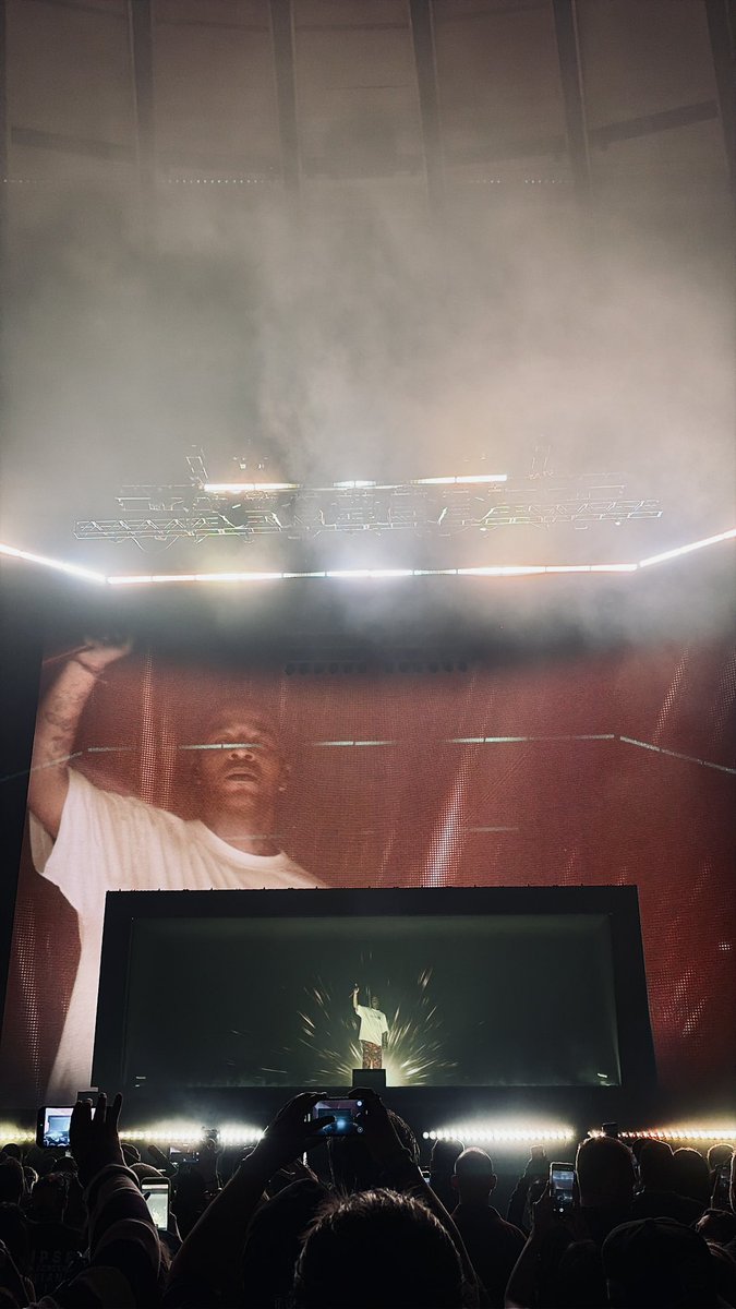 elnolinol's tweet photo. @KiDCuDi phenomenal show at msg ❤️ #rebelragerstour https://t.co/x9JOgo6Sc0