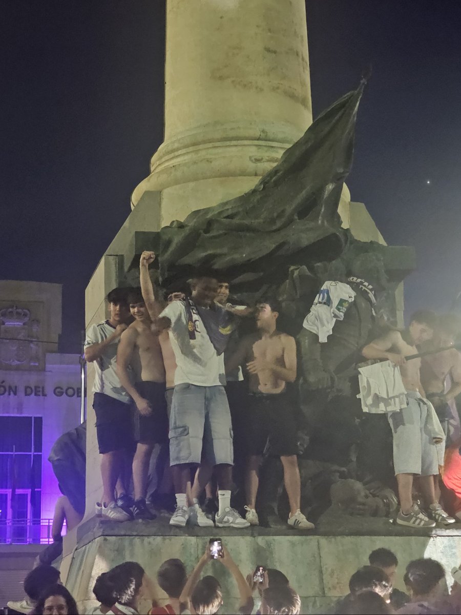 RealJaenCF's tweet photo. 🦎👑 

#realjaéncf #VolverASentir https://t.co/pSCOPaWIdI