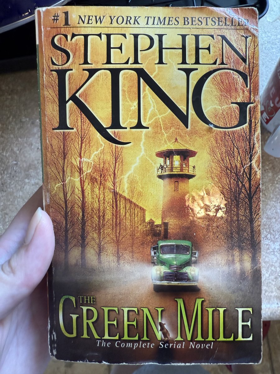 freakyraquel's tweet photo. I’d never looked at the back of this copy I’m donating to the library, and there’s a post-it over the @StephenKing headshot! Taped down securely by the previous owner. Image reveal below https://t.co/F2qMXXeN1o
