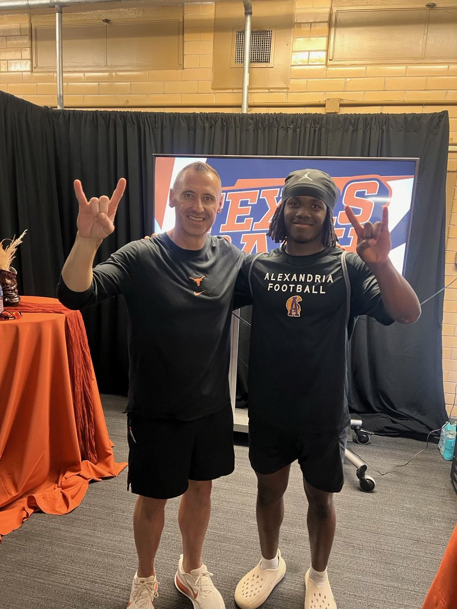 nwilliams_4god's tweet photo. Blessed to receive my second SEC offer and 8th Division 1 offer from University of Texas Longhorns !!! Glory to God always!!! @CoachJuluke #agtg @MikeRoach247 @JadenEverett_72 @b_hoss_mac @lofton1516 @gagew1020 @FrankWilson28 https://t.co/yaUkYjTeVJ