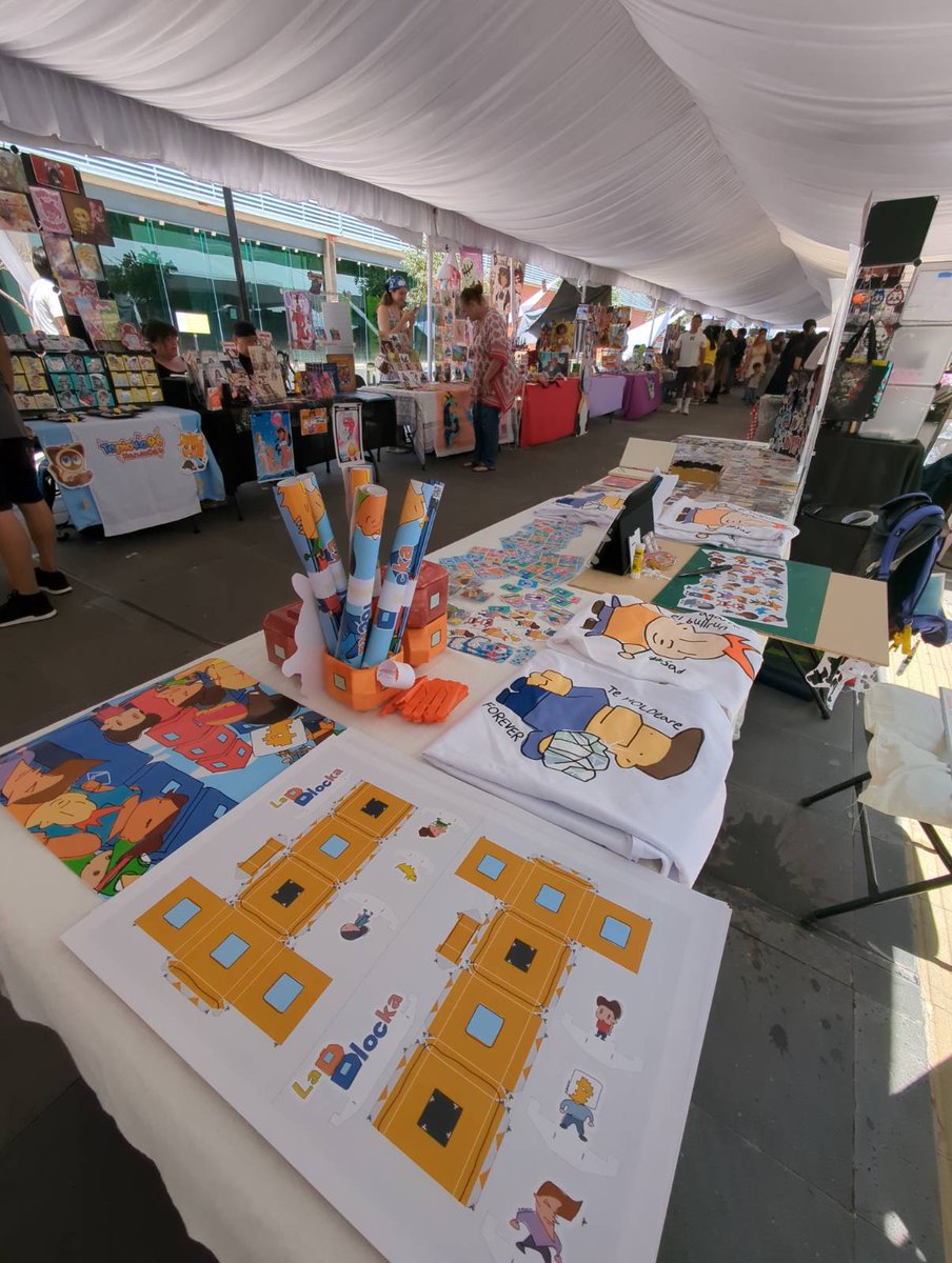 lablockatoon's tweet photo. Estamos en el Festival de Novela Grafica de Animación y Videojuegos FINAV en Aguascalientes con nuestro changarro de La Blocka! 🛍️

Caiganle a comprar merch de La Blocka! 👕 https://t.co/BEaezPsmIo