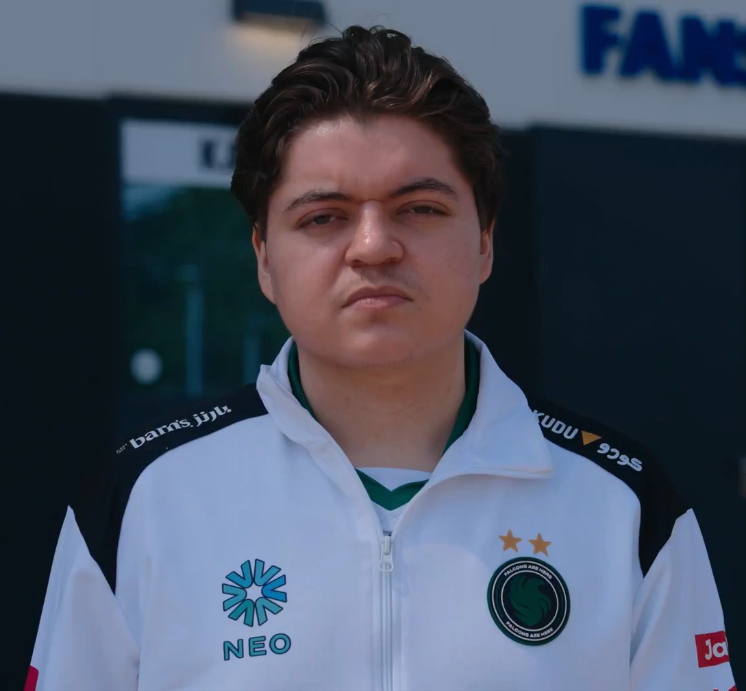 polloupdate's tweet photo. @Pollofn6 @PeterbotFN @RazZzero0oFN @FalconsEsport Absolutely BEST PLAYER IN THE WORLD 🐐🔥 https://t.co/hYowzOetD1