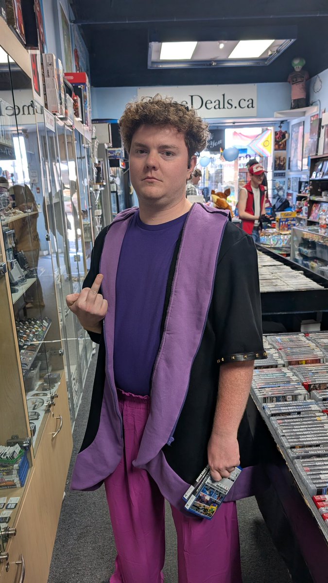 SnevySSB's tweet photo. The perfect place to go into financial debt for 20 years @Gamedeals_Store https://t.co/pPwfLzTeTM
