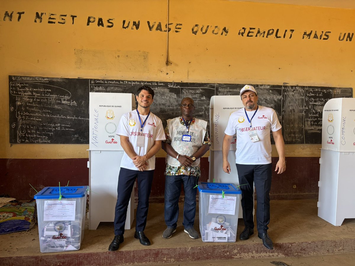 EmbEspGuinea's tweet photo. El Embajador Carrascal ha participado, en coordinación con sus homólogos de la #UE y con la @UEenguinee, en una misión de observación en formato DiploWatch de las elecciones legislativas y comunales celebradas hoy en #Guinea. https://t.co/9hn5Dx8xIk