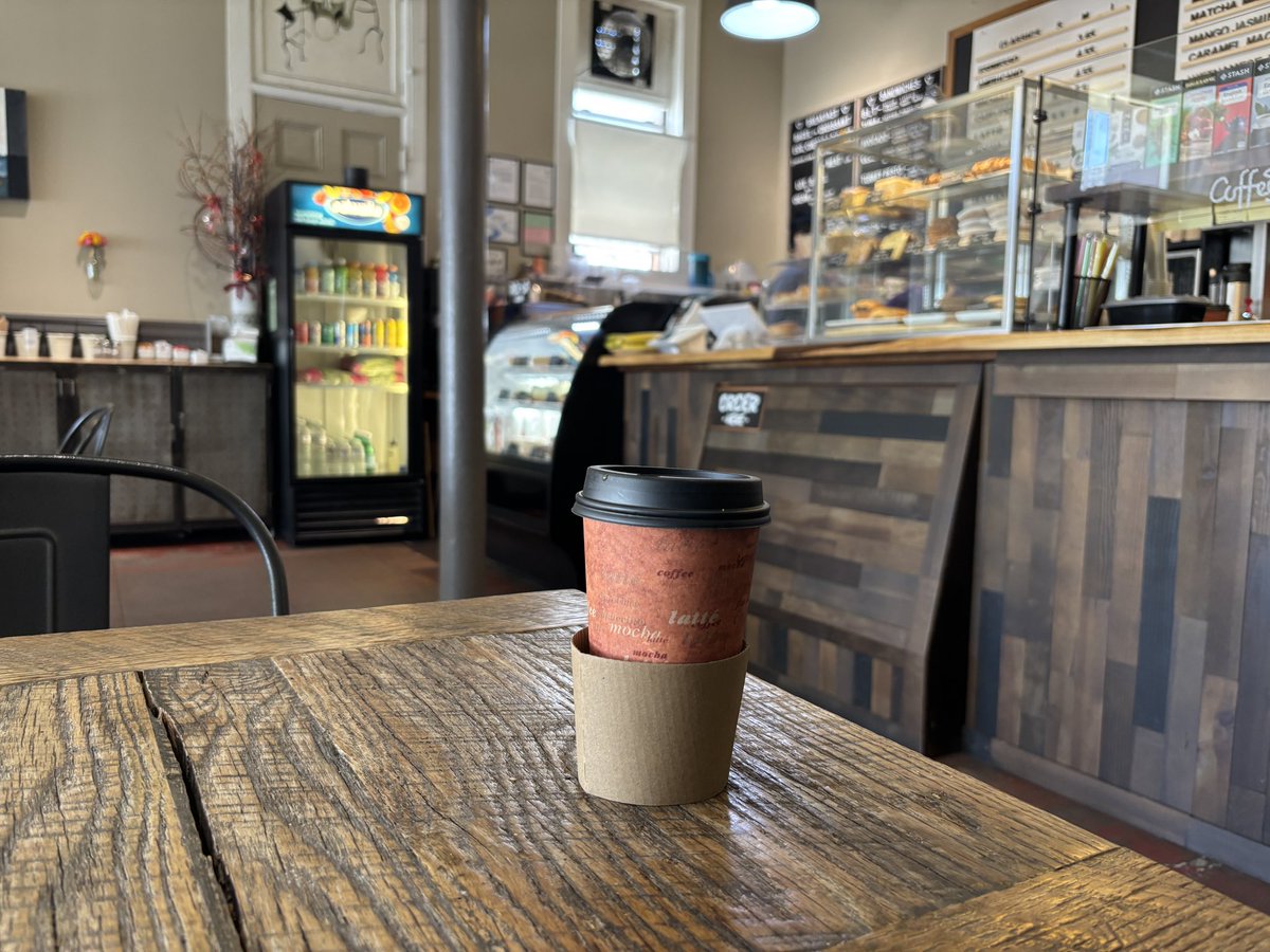 evanjfer's tweet photo. weekly sf cafe review: Maxfield’s House of Caffeine

TL;DR - 7/10: okay coffee, fast wifi, closes early

- cheapish coffee, medium drip for $4
- not too busy on a weekend
- fast wifi
- closes early (3:30pm)
- public washroom https://t.co/7IESlc5gu9
