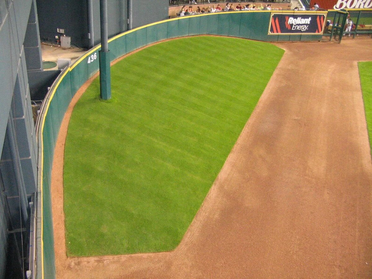jonfitzsimon's tweet photo. That Astros even had a flagpole in play and an entire hill (Tal’s Hill). 😂 https://t.co/bqrFrFdD84