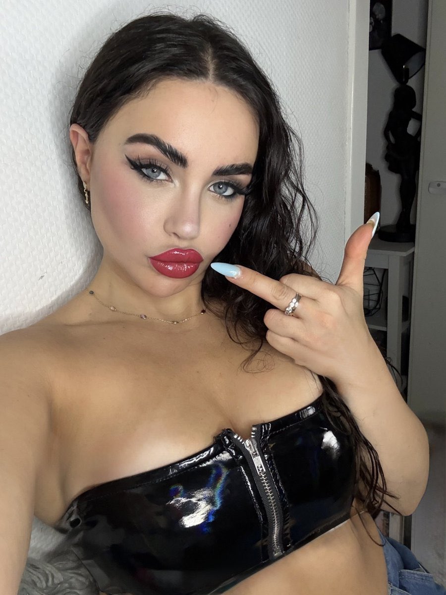 CandyPain070_'s tweet photo. Neuer Tag und neue Chance, dich wenigstens einmal kurz nützlich zu fühlen. Gib deinem jämmerlichen Dasein endlich einen Sinn und tu das, was für dich das einzig Richtige ist. 👇💸🧎⛓️ https://t.co/xQ1tO6rhfn