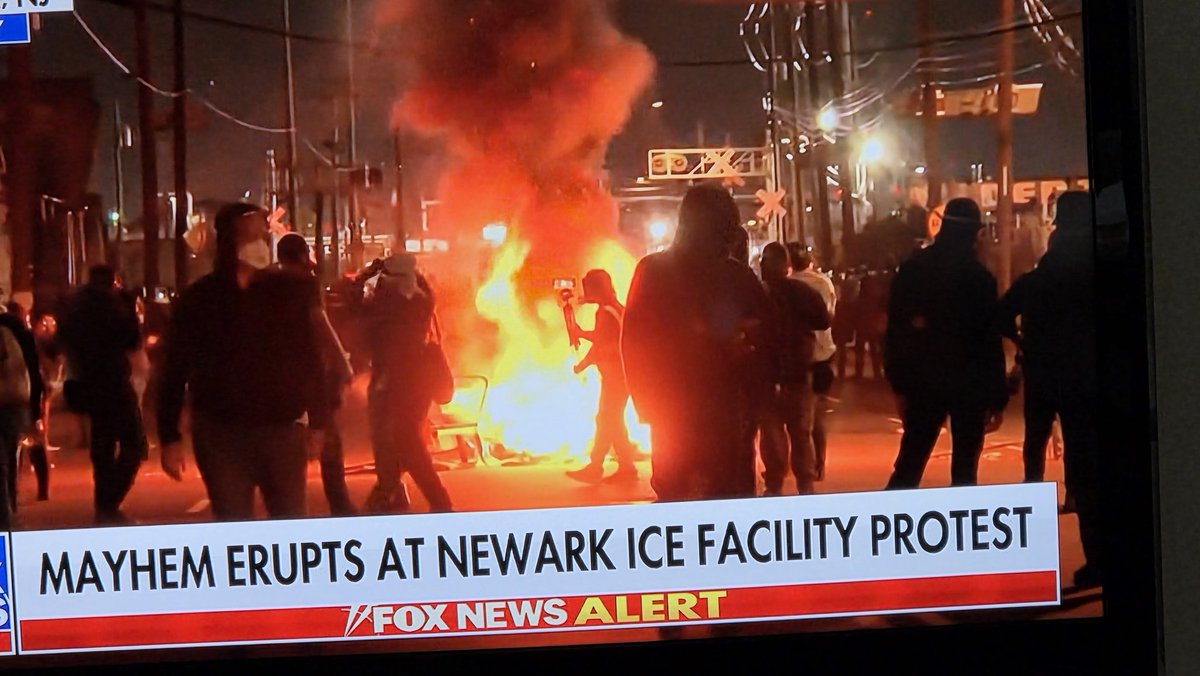 SShe2515's tweet photo. @GovSherrillNJ  
Yes these are your peaceful protesters. Why don't you get your ass down there and look for yourself! https://t.co/yvXLWC5S4Y