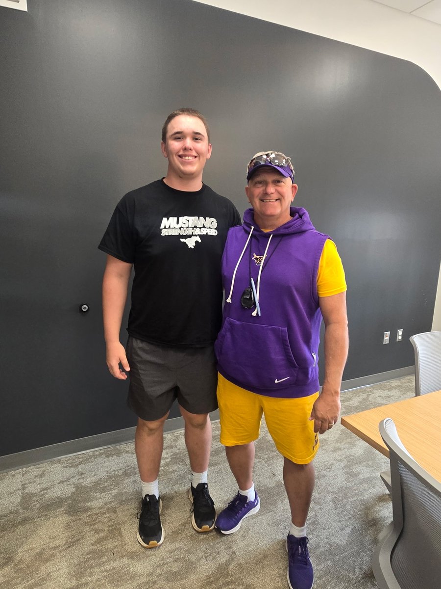 AlexBreeze_3's tweet photo. After a great junior day and camp I am extremely blessed to receive an official offer from Minnesota State. @CoachJakeIery @CoachHenning75 @HoffnerTodd @CoachSchlichte @TheStrengthU @MustangFB1 @DKetchum913 https://t.co/psp1yF5sXt