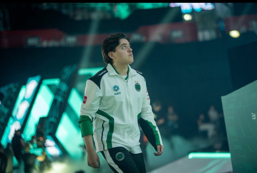 jones1fv's tweet photo. @Pollofn6 @PeterbotFN @RazZzero0oFN @FalconsEsport THE BEST PLAYER IN THE WORLD 🇲🇽🐐 https://t.co/174meIt8Tl