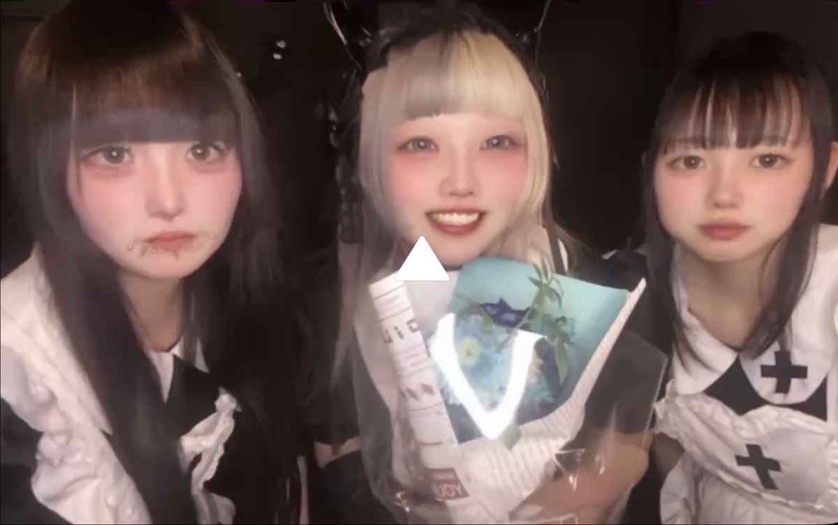 p__u_u_'s tweet photo. 今まで4年間！！！！！！
クッッソ！！！！
おせわになりました！！！！！

後日お礼させてくれ！！！
ALTも書いた！恥ずかしいからこっそり！
めっちゃ長くても内緒にしてくれ！！ https://t.co/vPOmSjFgQ6