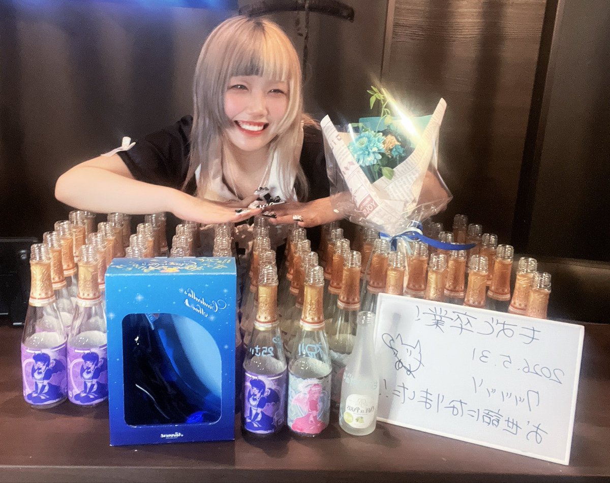 p__u_u_'s tweet photo. 今まで4年間！！！！！！
クッッソ！！！！
おせわになりました！！！！！

後日お礼させてくれ！！！
ALTも書いた！恥ずかしいからこっそり！
めっちゃ長くても内緒にしてくれ！！ https://t.co/vPOmSjFgQ6