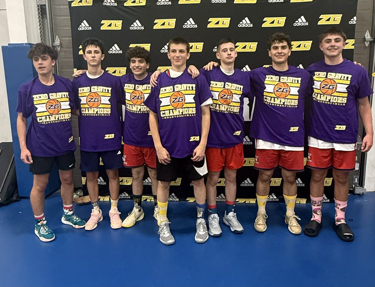 zg_newengland's tweet photo. Congrats to Boys 10th Grade #Champs @play_neelite 🏆🏆 Going 4-0 and playing hard all weekend 💪🏼#ZGKINGOFTHECOURT https://t.co/lBkZ6AGti3