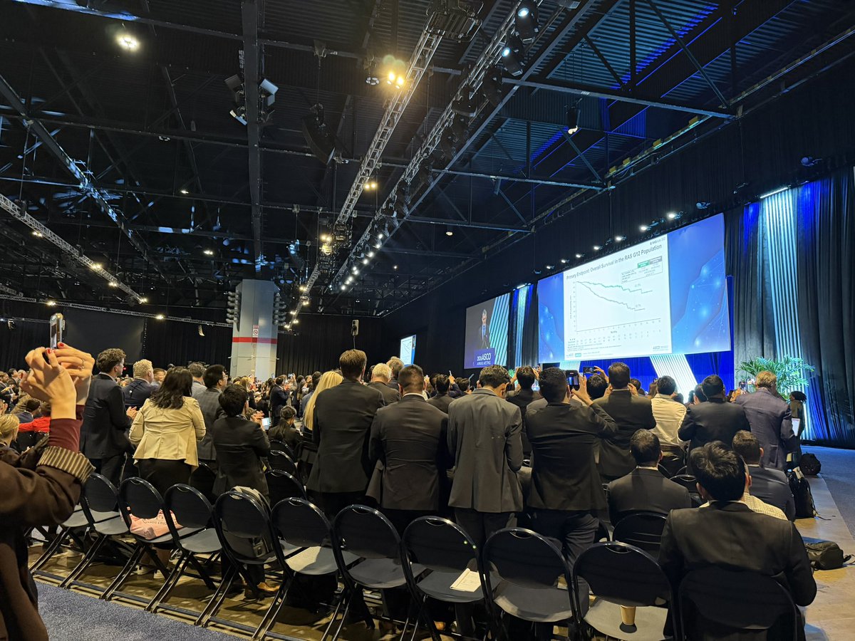 LorenzaRimassa's tweet photo. Standing ovation for RASOLUTE-302 of #daraxonrasib in second-line #PDAC at #ASCO26 plenary session. Finally a practice changing trial for patients with advanced PDAC. Now we need daraxonrasib in clinical practice soon! @ASCO https://t.co/PgIqcgoqZ6