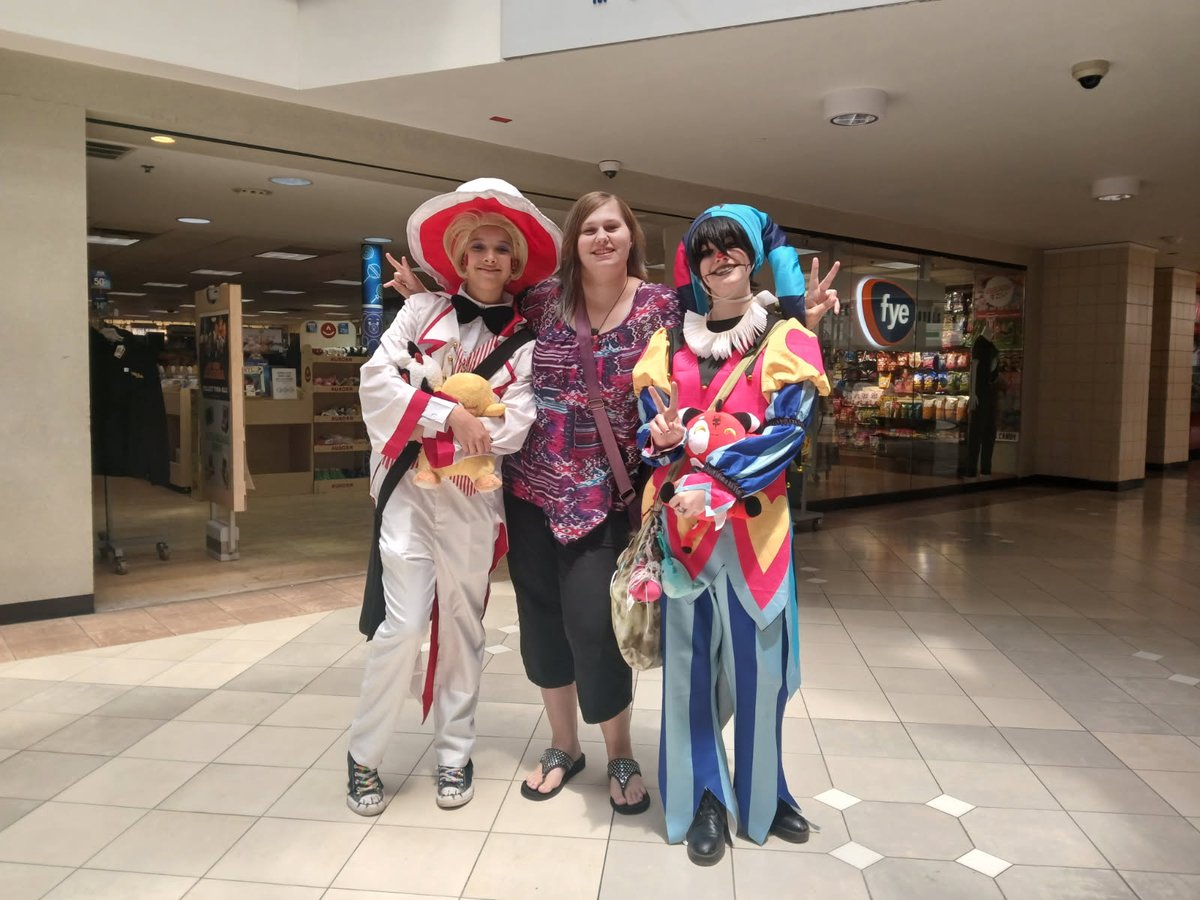 DaMiniCast's tweet photo. #hazbinhotel #cosplay got to go to the mall today!  I saw some cool people doing mall cosplays for fizzie and Lucifer. Lucifer even gave me a tiny duck! So CUUTE! I even got a cool saja keychain with a Beelzebub pin for my collection! https://t.co/NhGADodtEA