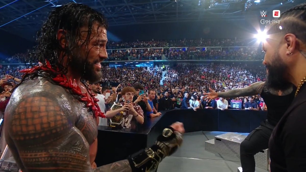 RomanRSource's tweet photo. #RomanReigns #RomanEmpire #TribalChief #HeadoftheTable #WWE #WWEClash https://t.co/guvA6cHfkJ