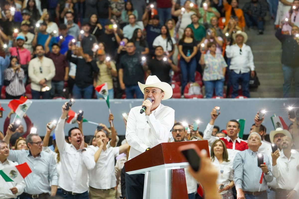 FernandoRVM's tweet photo. Cuando el pueblo decide avanzar, no hay marcha atrás.

Nuestro país decidió construir el segundo piso de la Transformación con la presidenta @Claudiashein y seguir avanzando hacia un país con bienestar para todas y todos.

En Sonora, de la mano del gobernador @AlfonsoDurazo, esa visión se traduce en acciones que transforman vidas y oportunidades que llegan a donde antes no llegaban.

Sigamos construyendo juntos un mejor futuro para todas y todos.